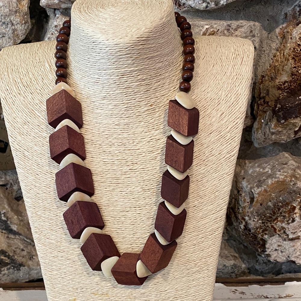 4/$10 80s brown and ivory geometric wood beaded statement necklace